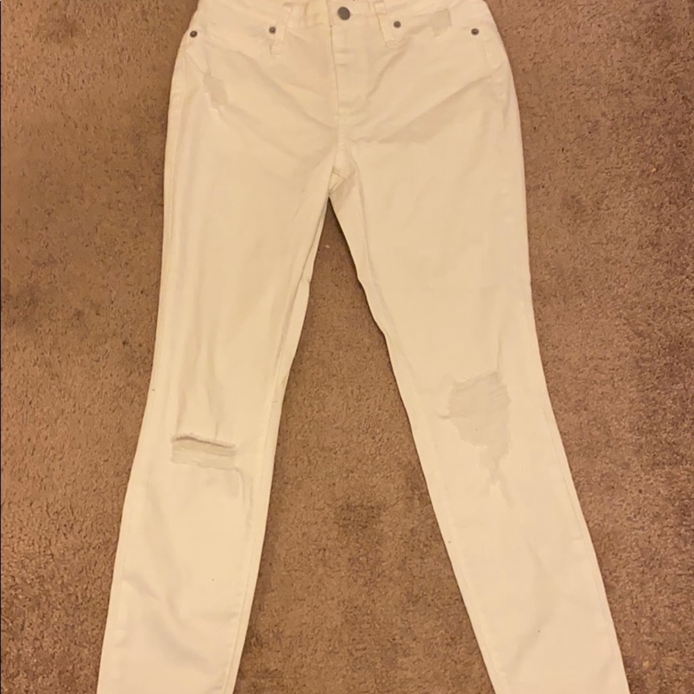Women’s white jeans!